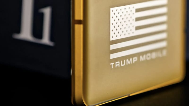Falešný luxus od Trumpa. Vlastenecký mobil zklamal, je jen převlečené HTC z Tchaj-wanu