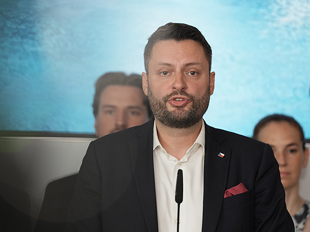Prokop oznámil rezignaci na všechny politické funkce kvůli kauze s byty