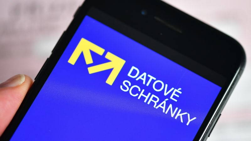 Změny od srpna PŘEHLEDNĚ: Datovka přijde o důležitou funkci, pražští taxikáři zvýší ceny