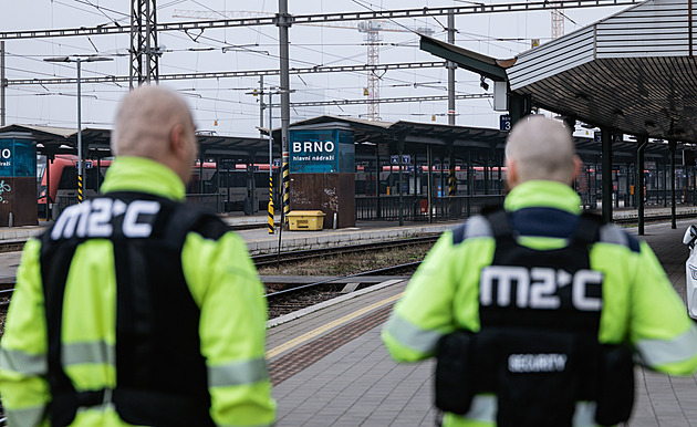 Tady se nekouří! Upozornění strhlo surový útok, terčem byla ostraha nádraží