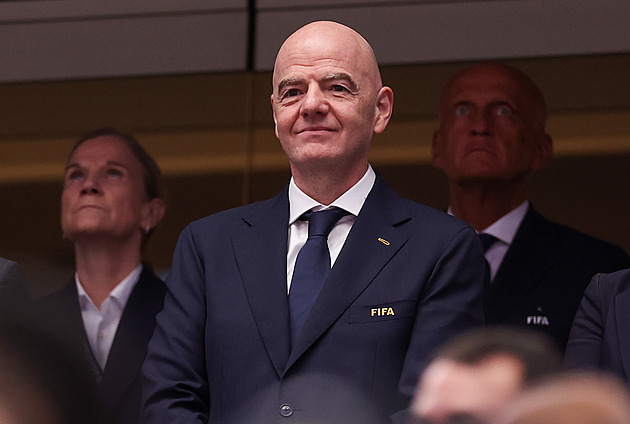 Infantino ztrácí voliče, Wales chce jiného předsedu. UEFA mu hrozí žalobou