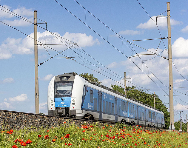 Mezi Přeloučí a Pardubicemi nepojedou regionální vlaky, výluka potrvá do půlky září