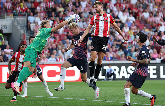 Tottenham a Aston Villa v boji o záchranu? Jak start Premier League zahýbal kurzy